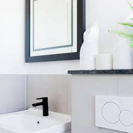 Moderne Ferienunterkunft In Ruhiger Lage Und Nur 7 Gehminuten Vom Entfernt - Hoher Schlafkomfort Und Gartenzugang Fuer Ideale Erholung An Der Ostsee Apartment *