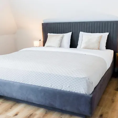 Moderne Ferienunterkunft In Ruhiger Lage Und Nur 7 Gehminuten Vom Entfernt - Hoher Schlafkomfort Und Gartenzugang Fuer Ideale Erholung An Der Ostsee