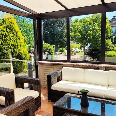 Ostsee-strandresort: Moderne Ruhe Mit Garten Scharbeutz